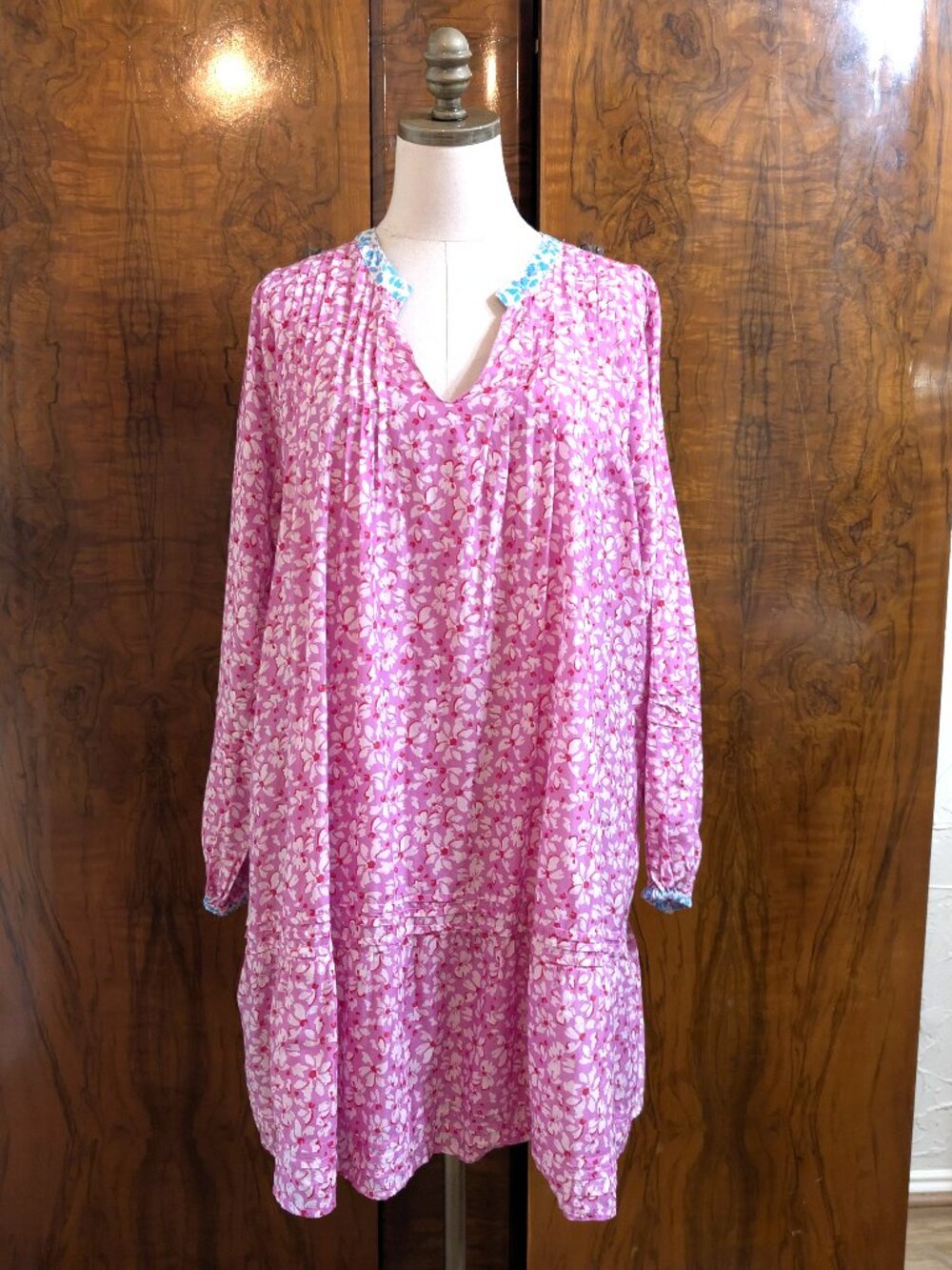 Roll Rabbit Pink Floral Tunic Dress Size L V-Neck Ruffle Pleated Hem Coverup